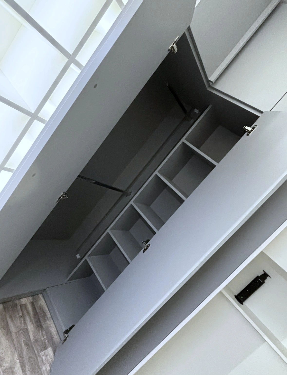 moderní rohová skříň